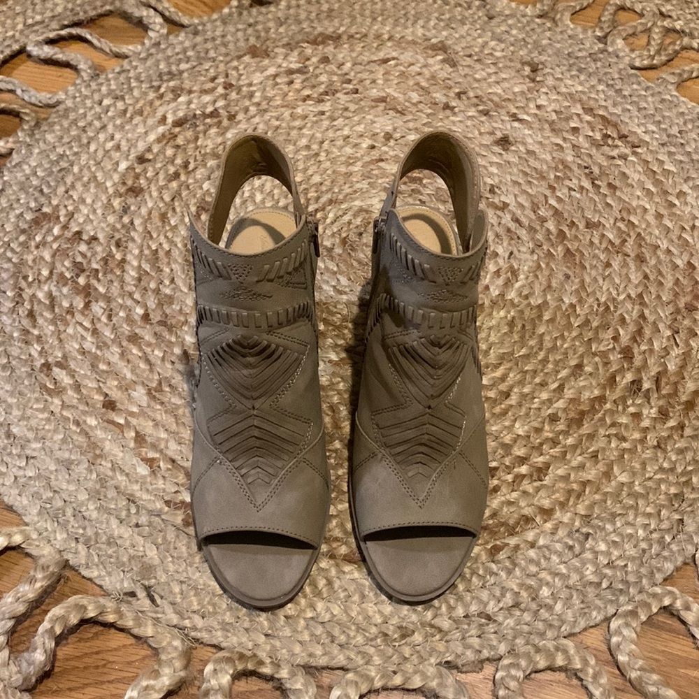 Universal Thread Edwina Taupe Open Toe Block Heel Booties Women’s Size 10 3"